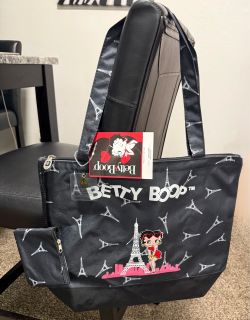 Betty Boop Paris/Eiffel Tower Zip tote with the matching coin purse