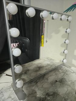 Impression vanity mirror