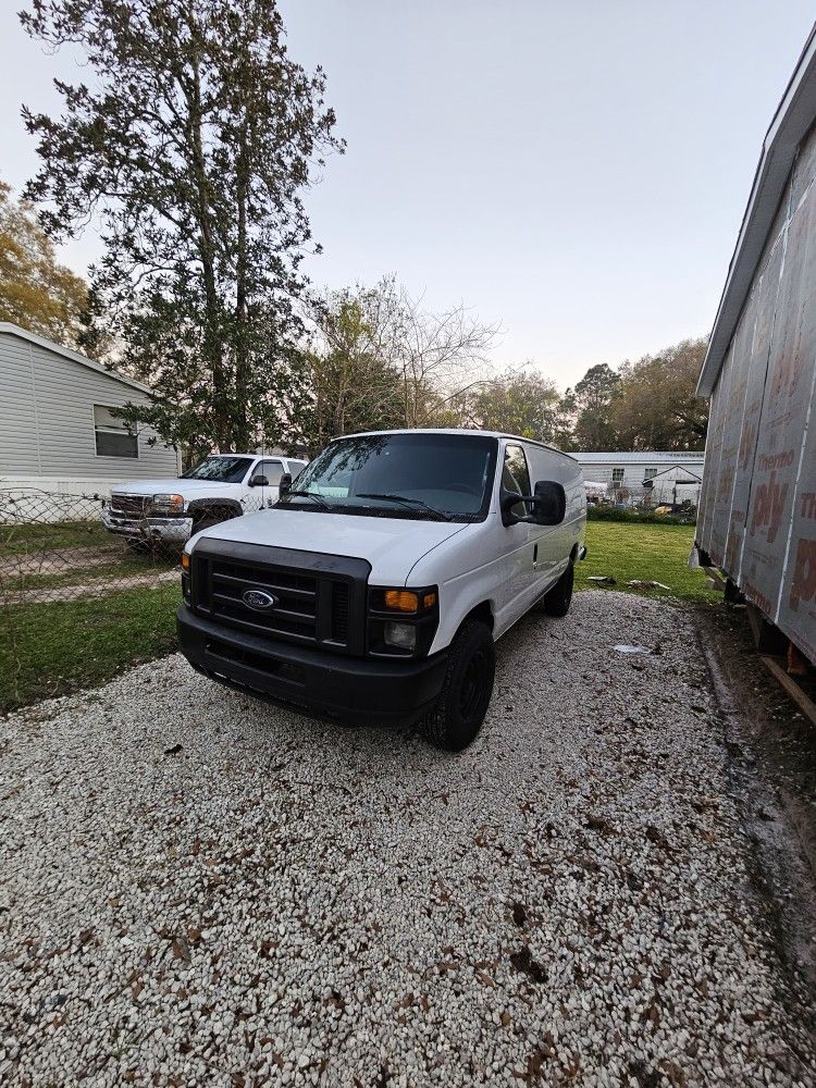 2008 Ford E-350