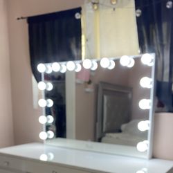 New Makeup Mirror for Vanity With Bluetooth/ With small cracks 