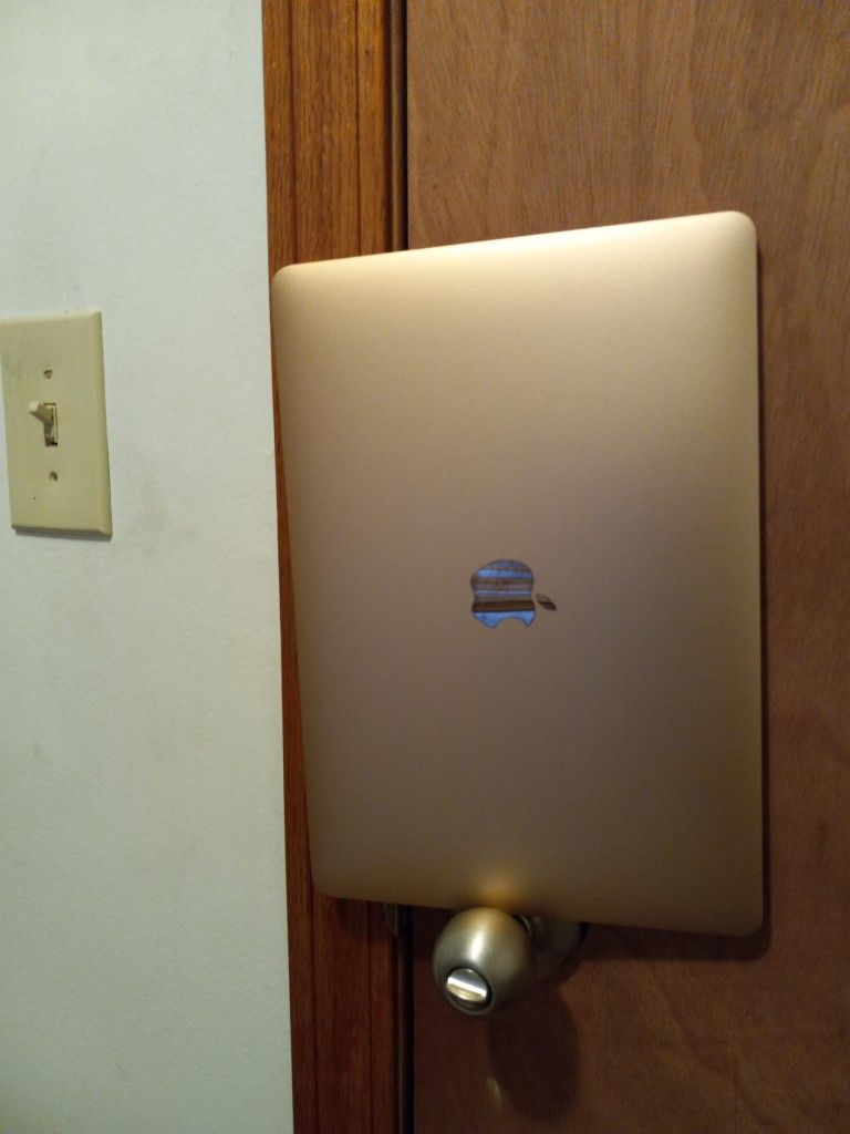 Laptop MACKENTOUCH Or MACBOOK