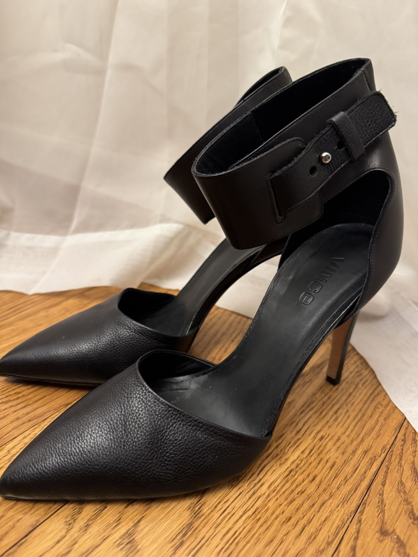 Ladies Vince 4” Leather Heels Size 9