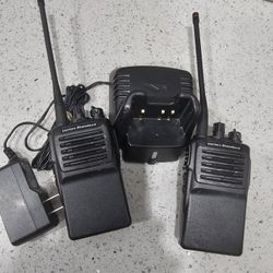 Lot of 2 VERTEX STANDARD UHF 5W 16CH Two Way Radios-Black