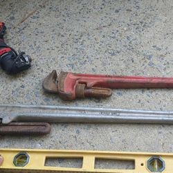 Heavy Duty Rigid Pipe Wrenches, Saws, Level