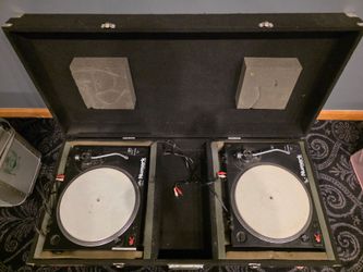 Dj Set with Two Numark Direct Drive Turntables and Case