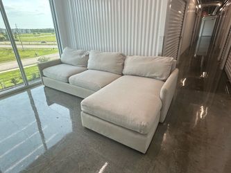 Beautiful Beige Kroehler sectional in Great Condition Delivery Available 🚚