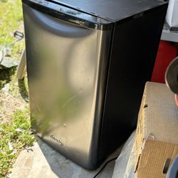 Darby Mini fridge