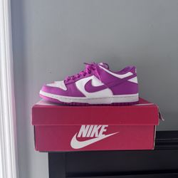 Nike Dunk Low in Fushia