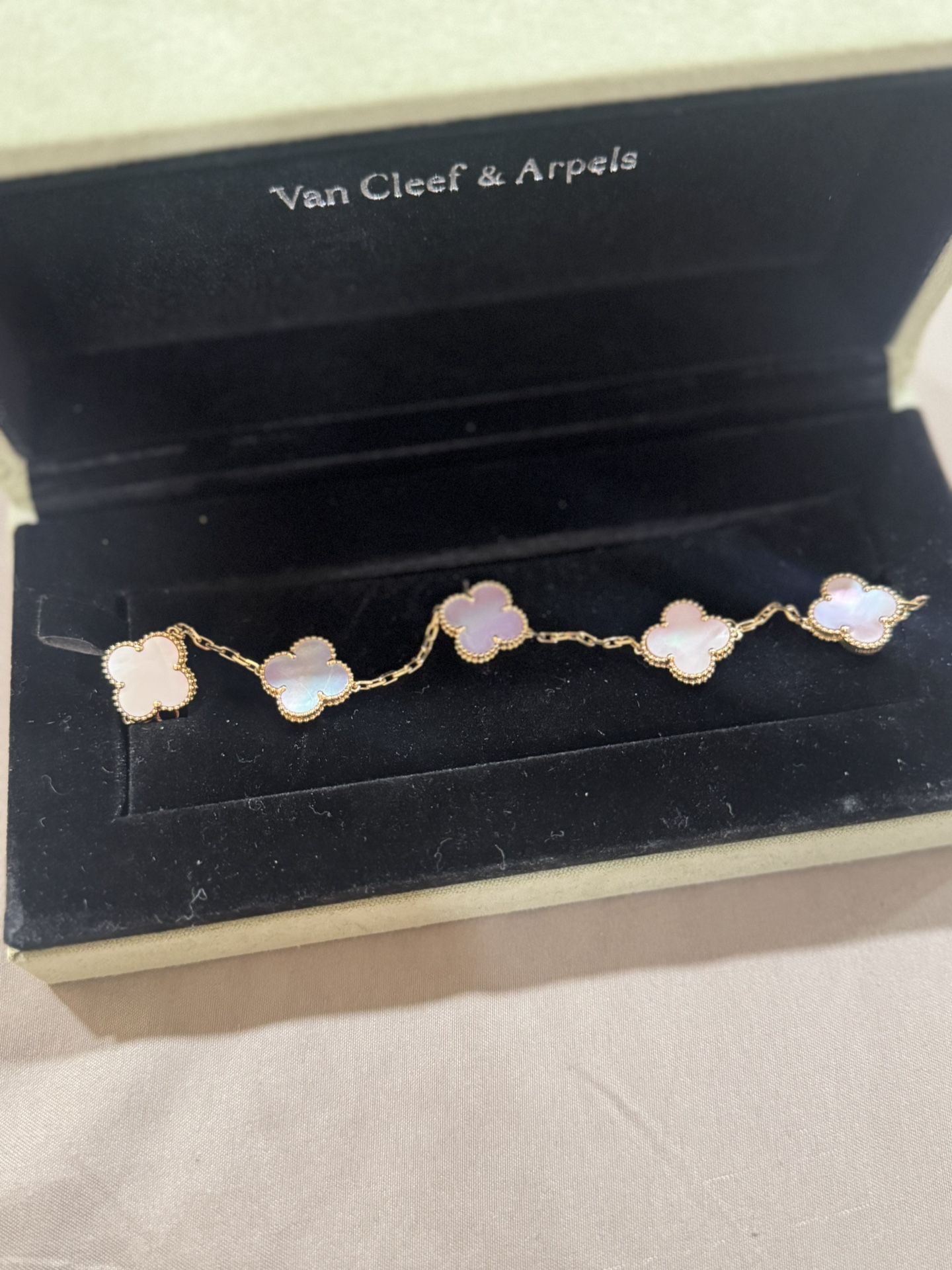 18k yellow gold Van cleef Alhambra style clover shape stone bracelet