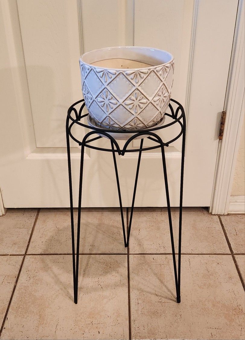 Metal Plant Stand With Ceramic Pot