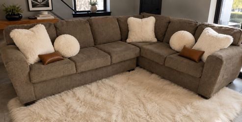 Free delivery Beautiful brown sectional couch