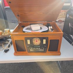 Retro Wood Turntable / CD Recorder / AM-FM Radio – Works Great