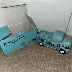 JUNK GYPSY 8.8 oz Ceramic Vintage Truck Candle Turquoise NEW Vanilla Cashmere