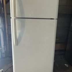 Refrigerator kenmore 