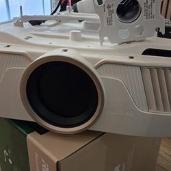 Epson 5050UB 4k LCD Projector