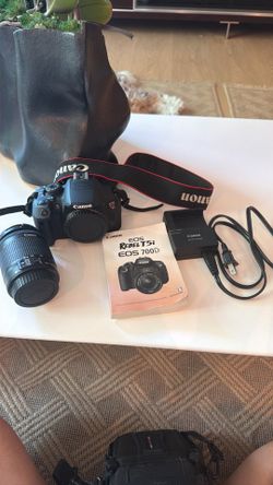 Canon EOS Rebel T5i DSLR 18MP 3x Zoom Built-in Flash 18-55mm Lens w/ accesories