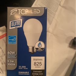 TCP LED LIGHT BULBS 60W 825 Lumens 21 Lights