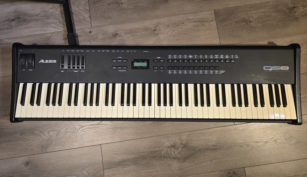 Alesis QS8 Full 88-key Weighted Keyboard