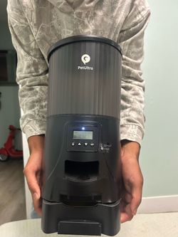 Pet ultra cat feeder machine