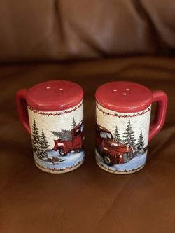 Vintage Christmas Country Farmhouse Red Truck Ceramic Salt & Pepper Shaker Set