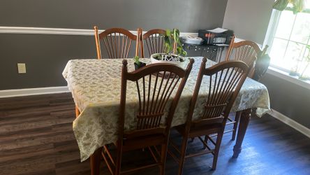Wooden Table (6 sitting chairs come with it ! )