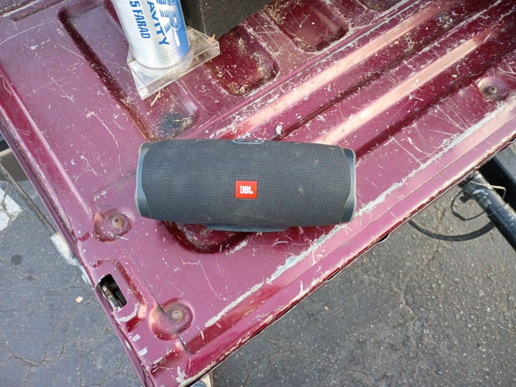 JBL Charge 4 Bluetooth Speaker 