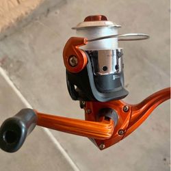 SouthBend Neutron 5’6 medium action spinning reel combo (2 piece)