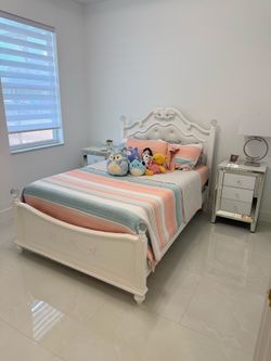 Bed set full size, bed mattress nightstands and dresser