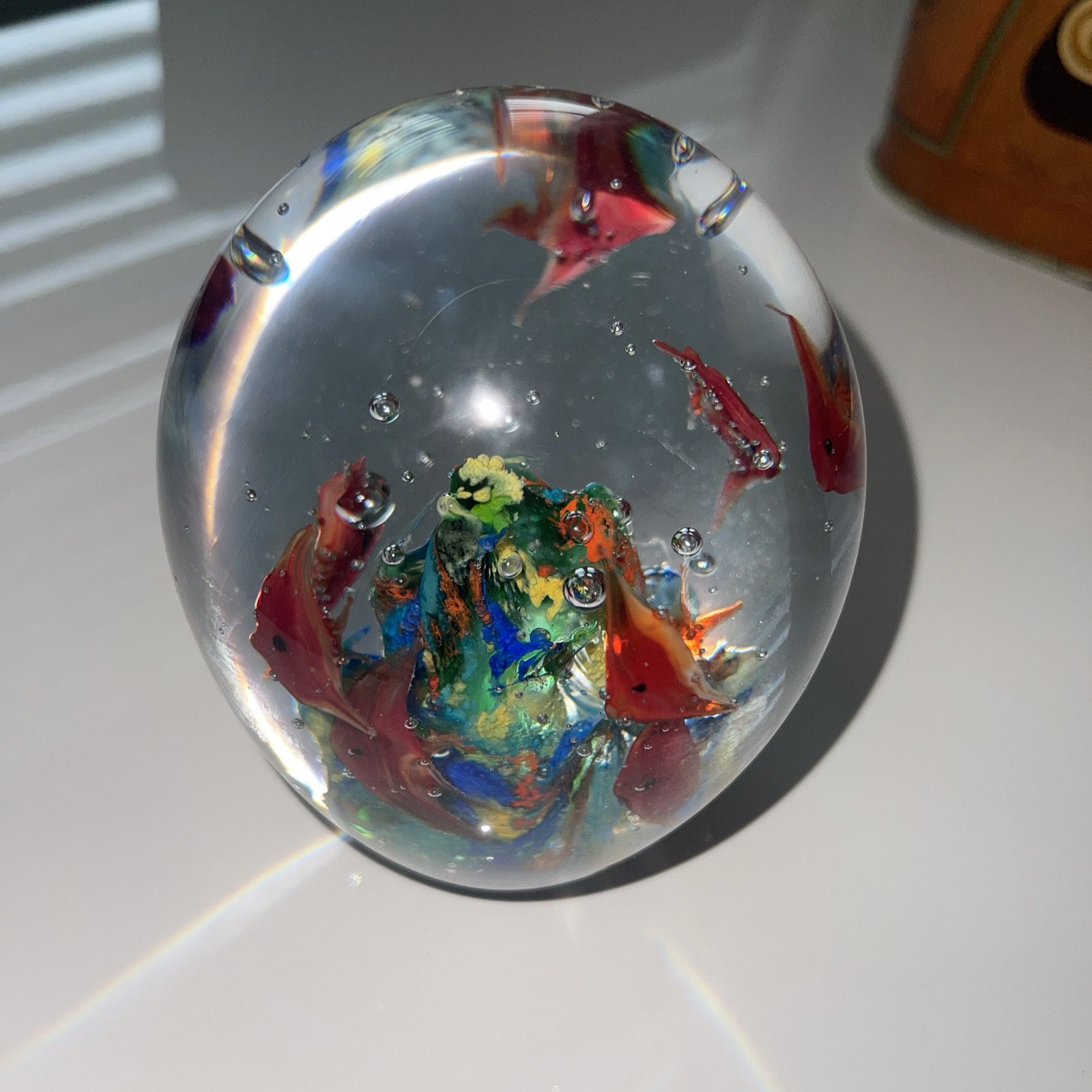 DYNASTY GALLERY HEIRLOOM COLLECTIBLES GLASS PAPERWEIGHT ORANGE FISH, CORAL REEF