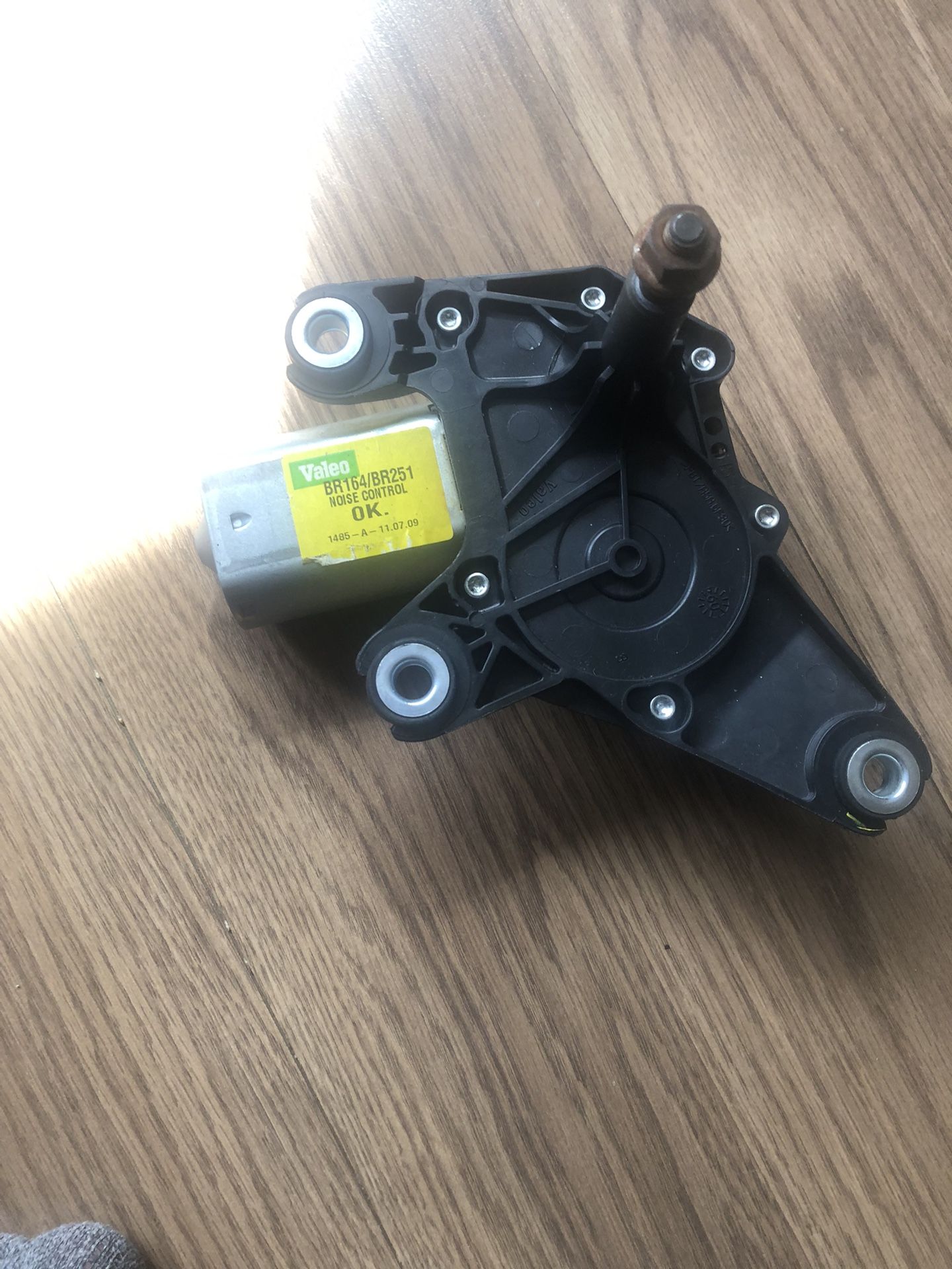 06-19 Mercedes W164 ML350 4MATIC Rear Glass Windshield Wiper Motor (contact info removed)