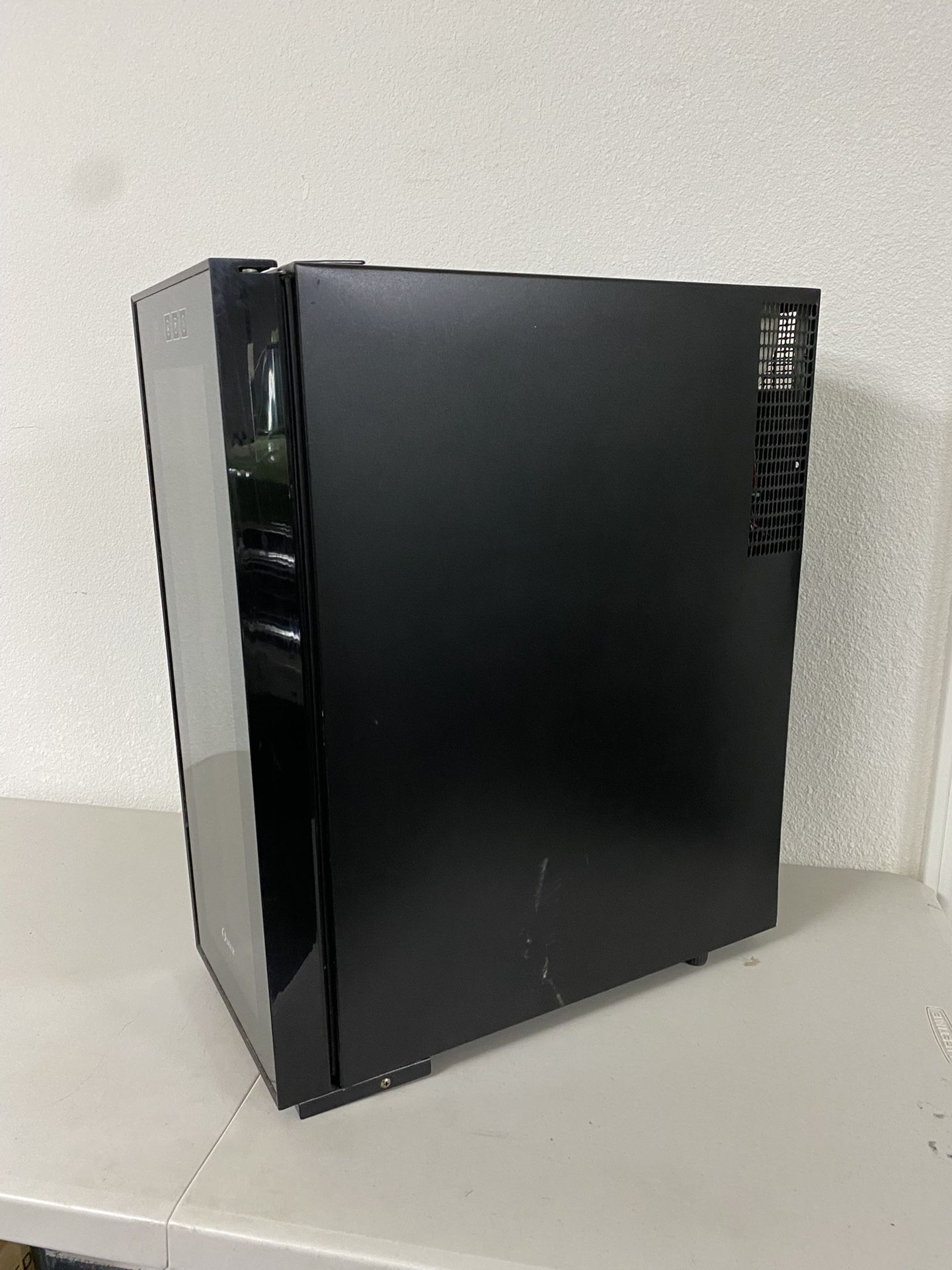 Oster 12 Bottle Wine Cellar