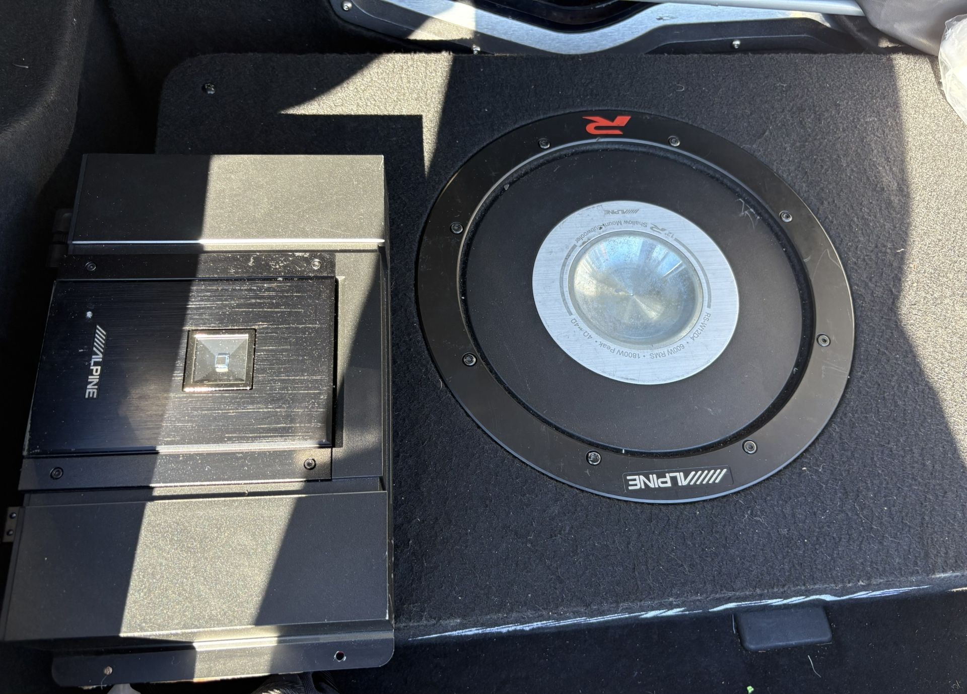 Alpine Amplifier And Subwoofer 