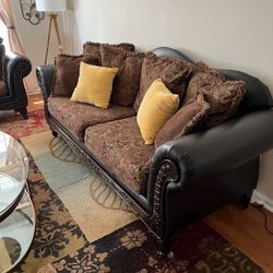 Raymour and Flanigan, Roundhill brand Tuscan brown leather serta sofa/Couch and loveseat set VGC 