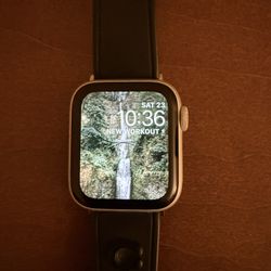 Apple Watch Series 4 40mm Silver Aluminum With Coach Wrist Band PreOwned 