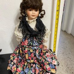 Adorno Mu eca Porcelana Antigua Gitana for Sale in Hialeah FL