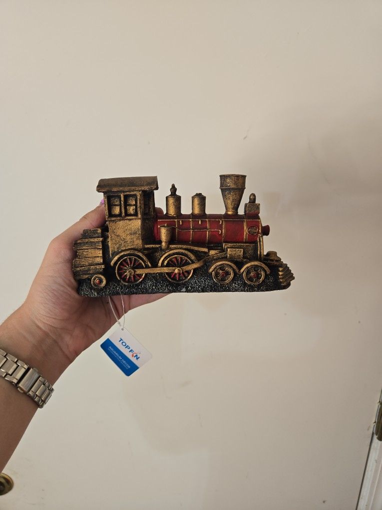 TOP FIN Locomotive Conductor Train Aquarium Decor