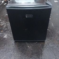 Very Good Condition Black Decker Refrigerator 