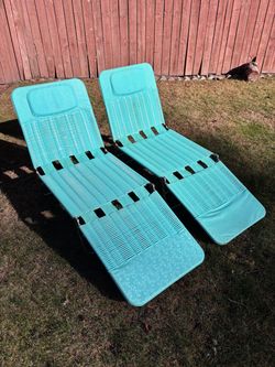 Pair of Vintage Vinyl Tubing Turquoise Lounge Chairs