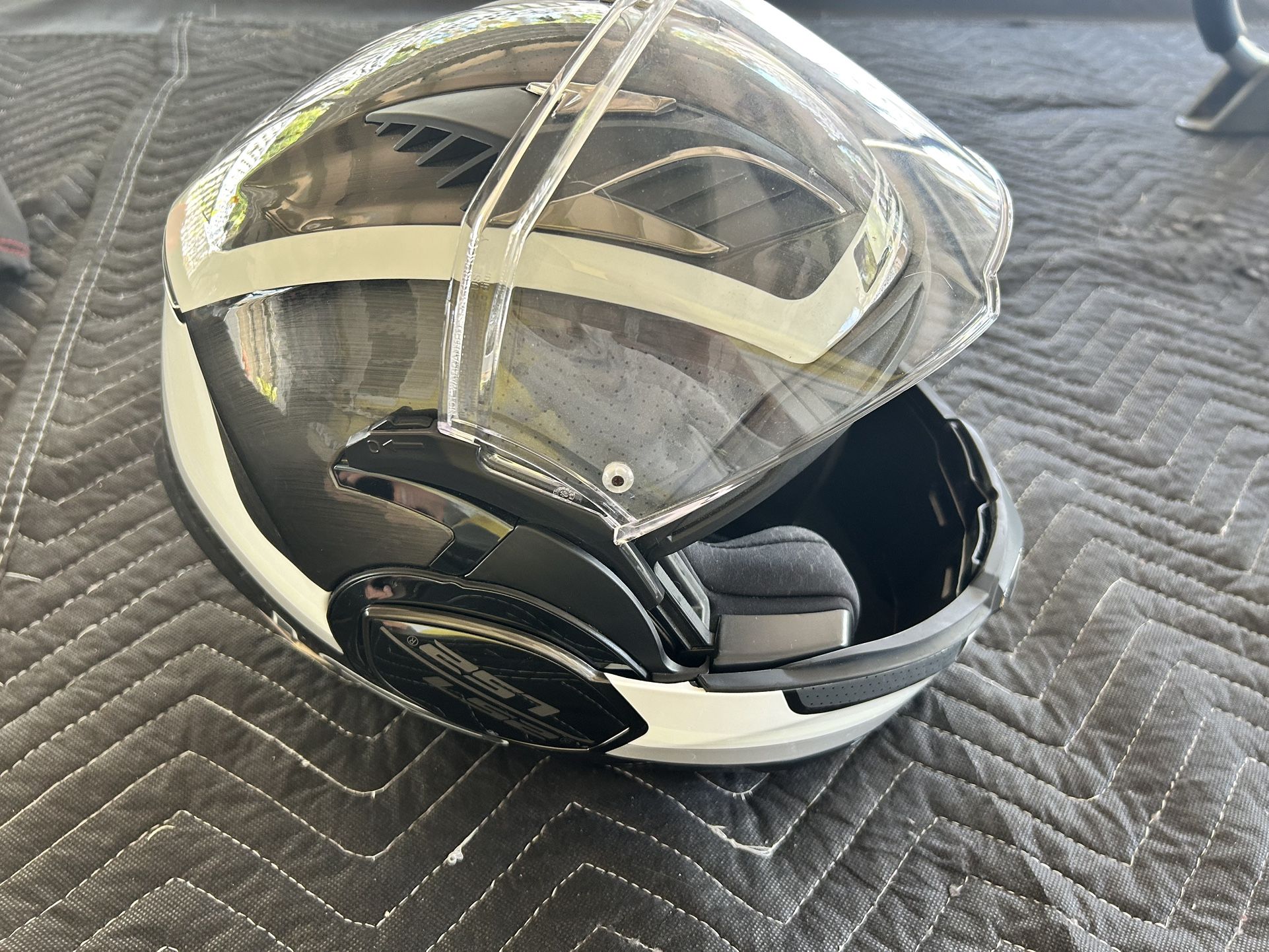 LS2 Valiant II Motorcycle Helmet