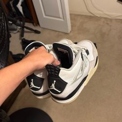 military blacks jordan 4s
