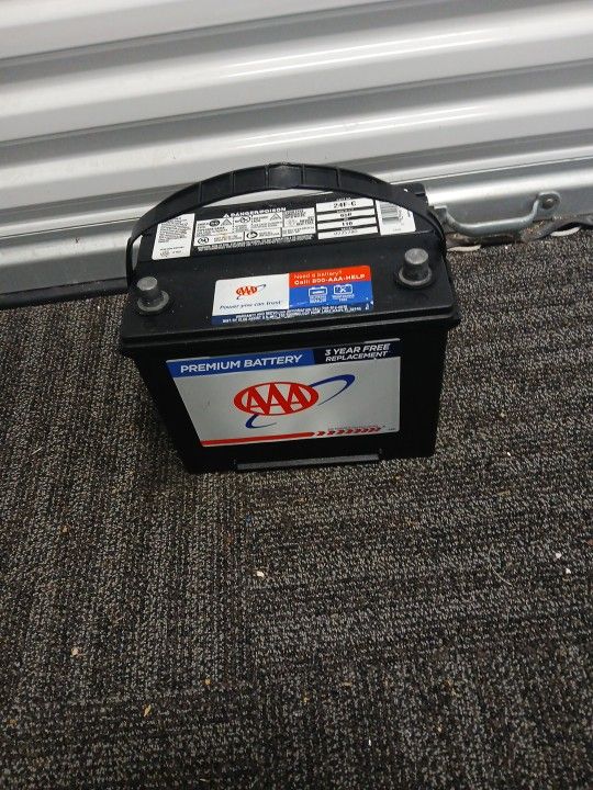 A A A  12 Volt Battery 650 C C Amps Like New