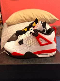 Jordan 4 fire reds￼