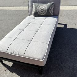 Chaise Lounge