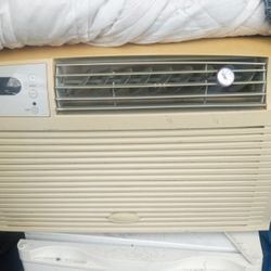 6000 BTU Window AC Works Perfect 