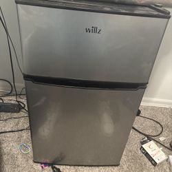Mini Fridge W Freezer