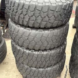 255 75 17 Set of 4 Used BFGoodrich in Like New Condition