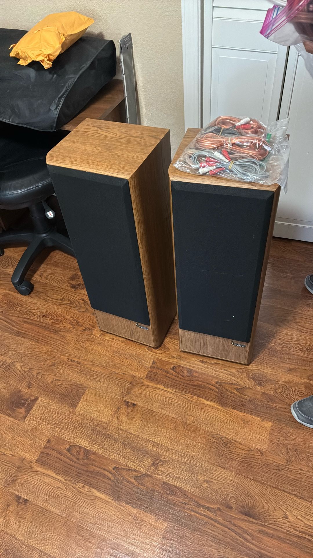 Infinity Reference Four Speakers