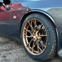 Rines Staggered 20x10 & 20x11 Ferrada con llantas 275/40/20 & 315/35/20 Pegasus