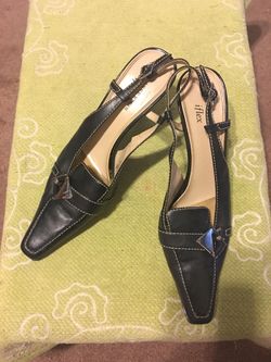 Anne Klein heels size 8