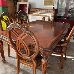 Wood Dining table, w 6 chairs , Good condition